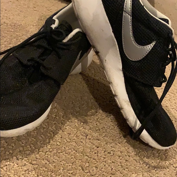 Black Roche - Picture 2 of 4